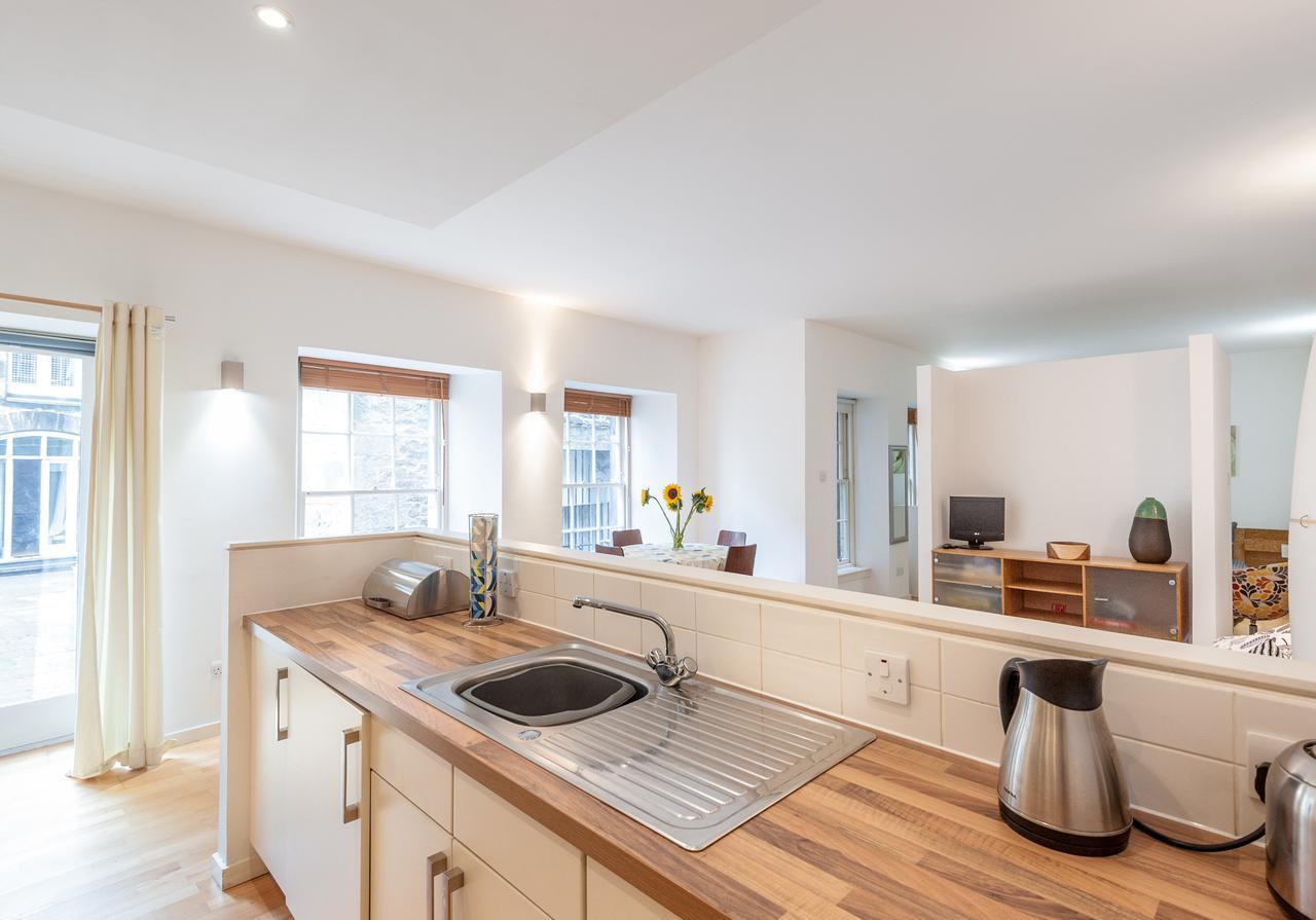 The Edmonstone'S Close Residence Edinburgh Bagian luar foto